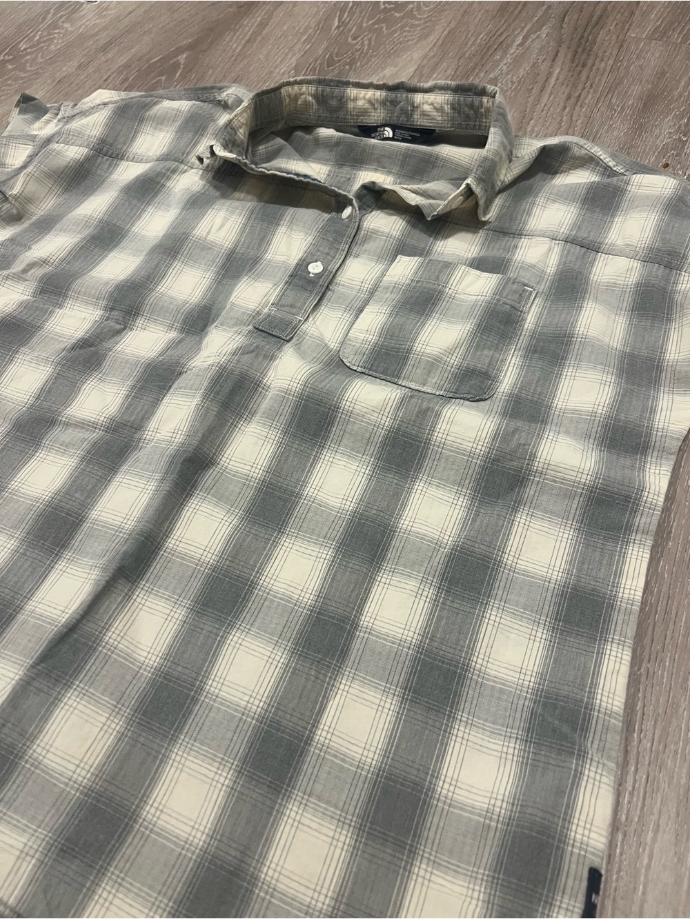🤍 The North Face Plaid Button-Up Shirt - Picture 3 of 4